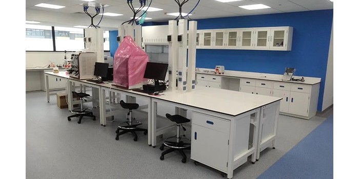 实验室实验台厂家建议：如何挑选安全环保的化学实验台