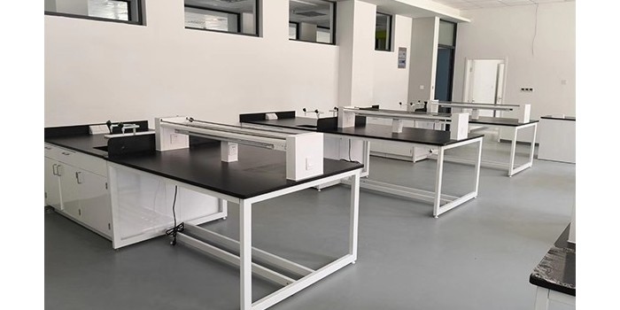 化学实验室中特殊类别：实验台在化学实验室家具的作用